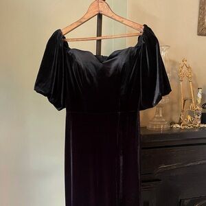 Lattelier black velvet, off shoulder, built in bust support; size small